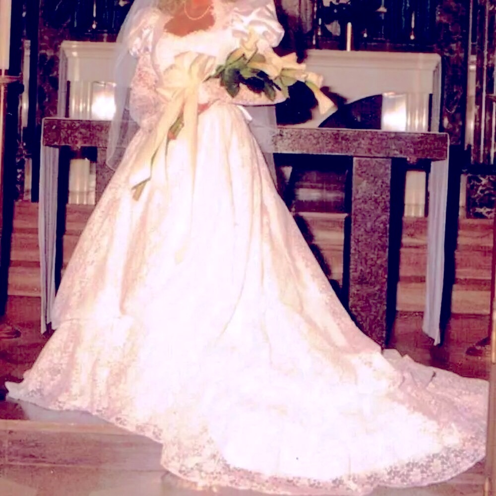 Vintage 1980s Princess Lace Bridal Gown Train Heart Neckline Long Puff Sleeves 6